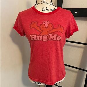 Vintage Y2K Sesame Street Red Elmo 'Hug Me' Graphic T-Shirt
